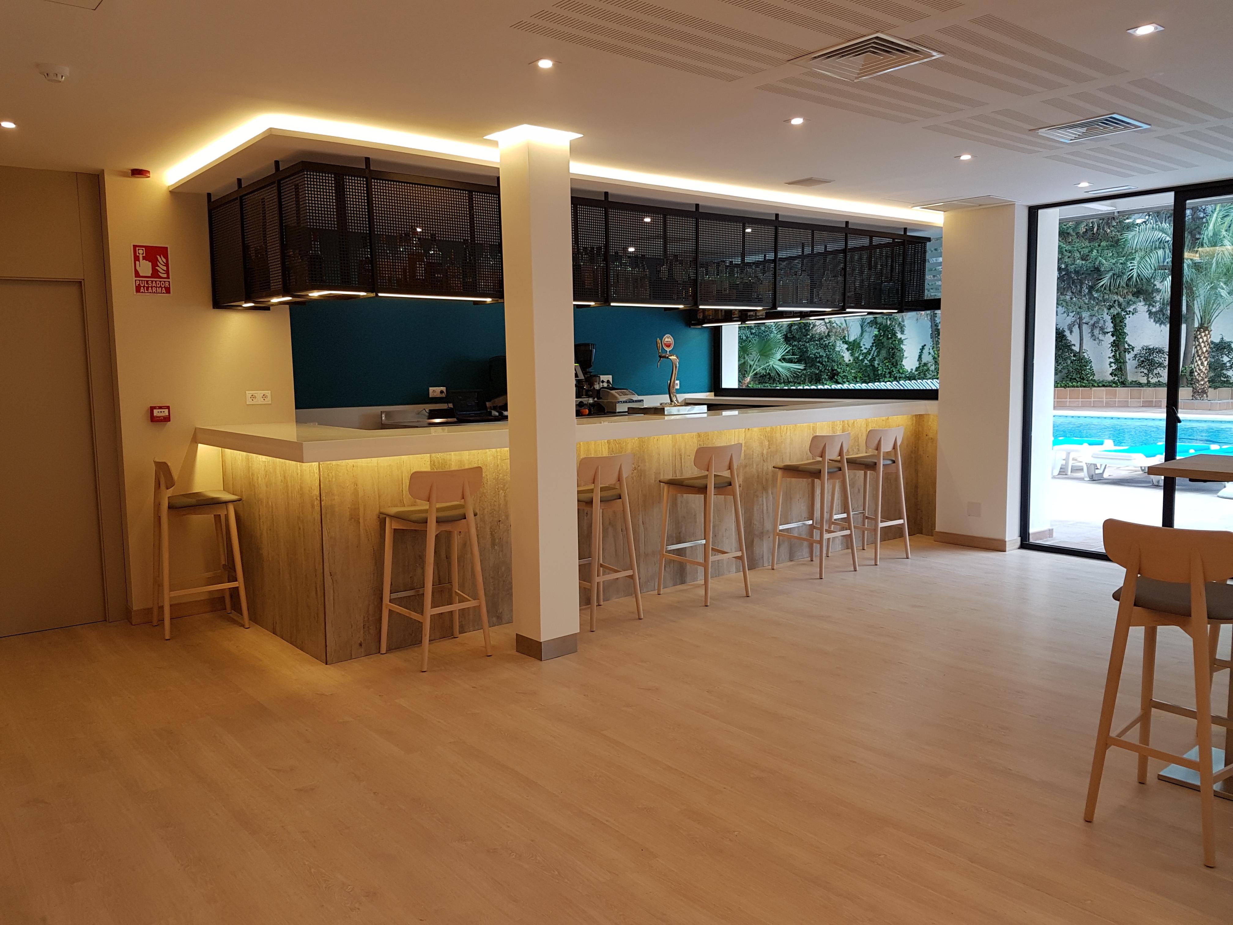 Hotel Perla Бенидорм Екстериор снимка