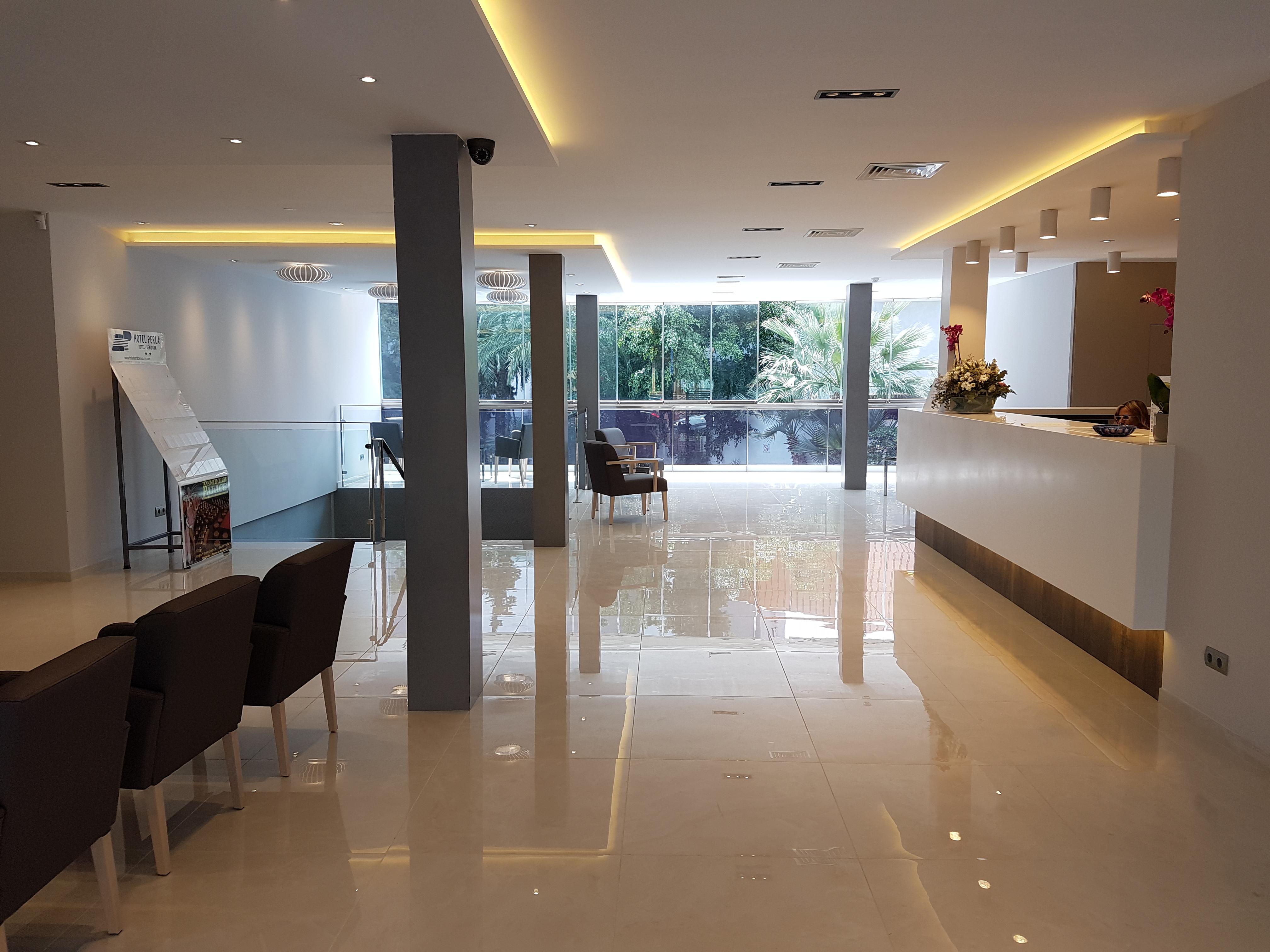 Hotel Perla Бенидорм Екстериор снимка