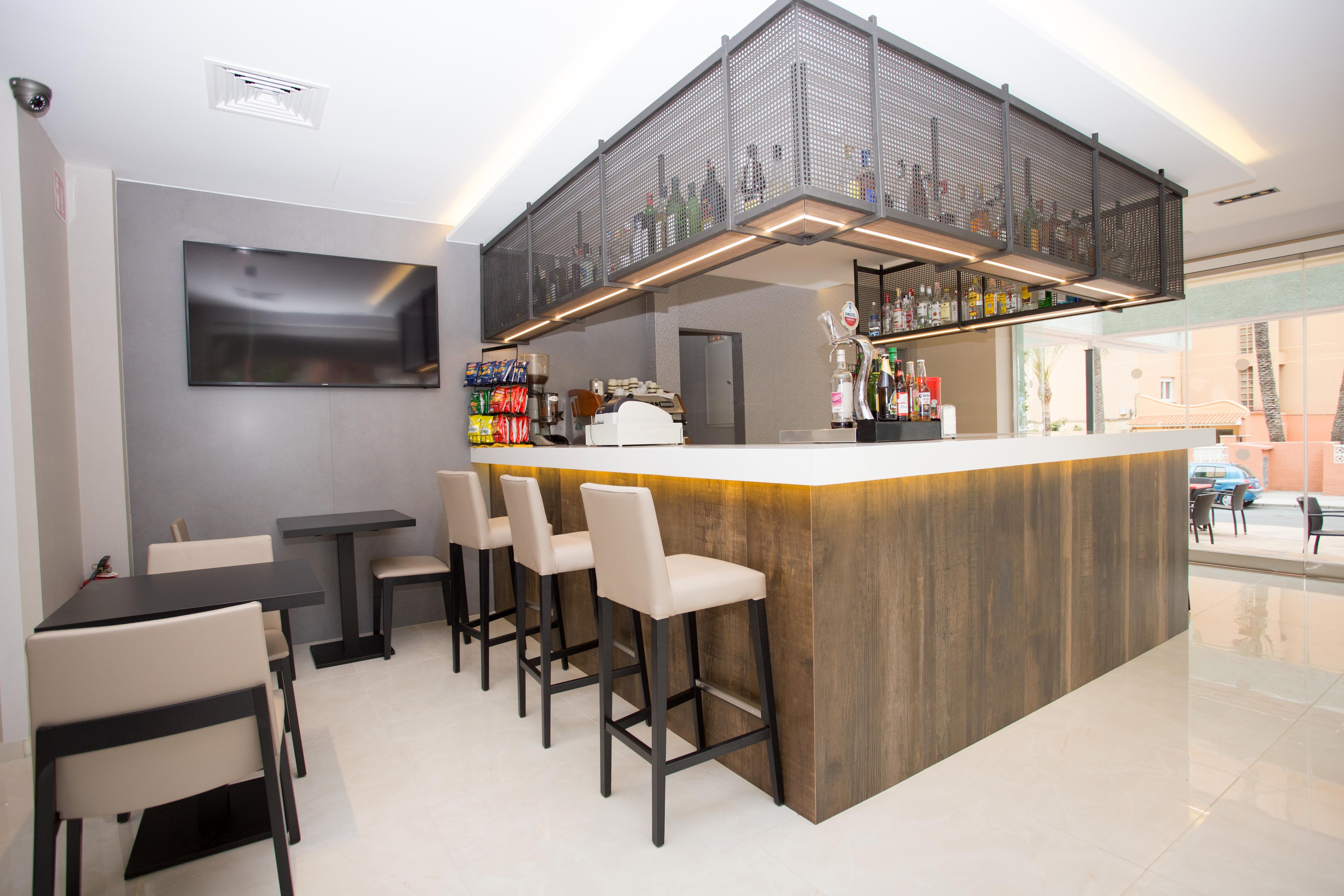 Hotel Perla Бенидорм Екстериор снимка