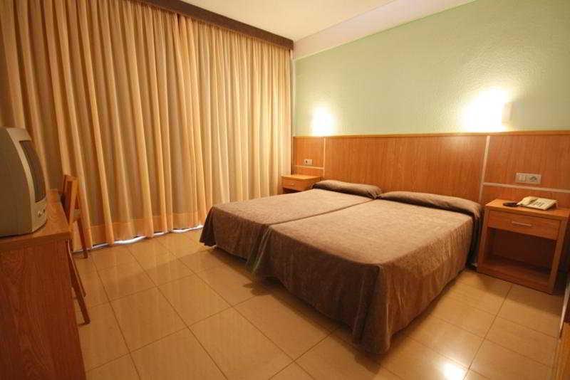 Hotel Perla Бенидорм Екстериор снимка