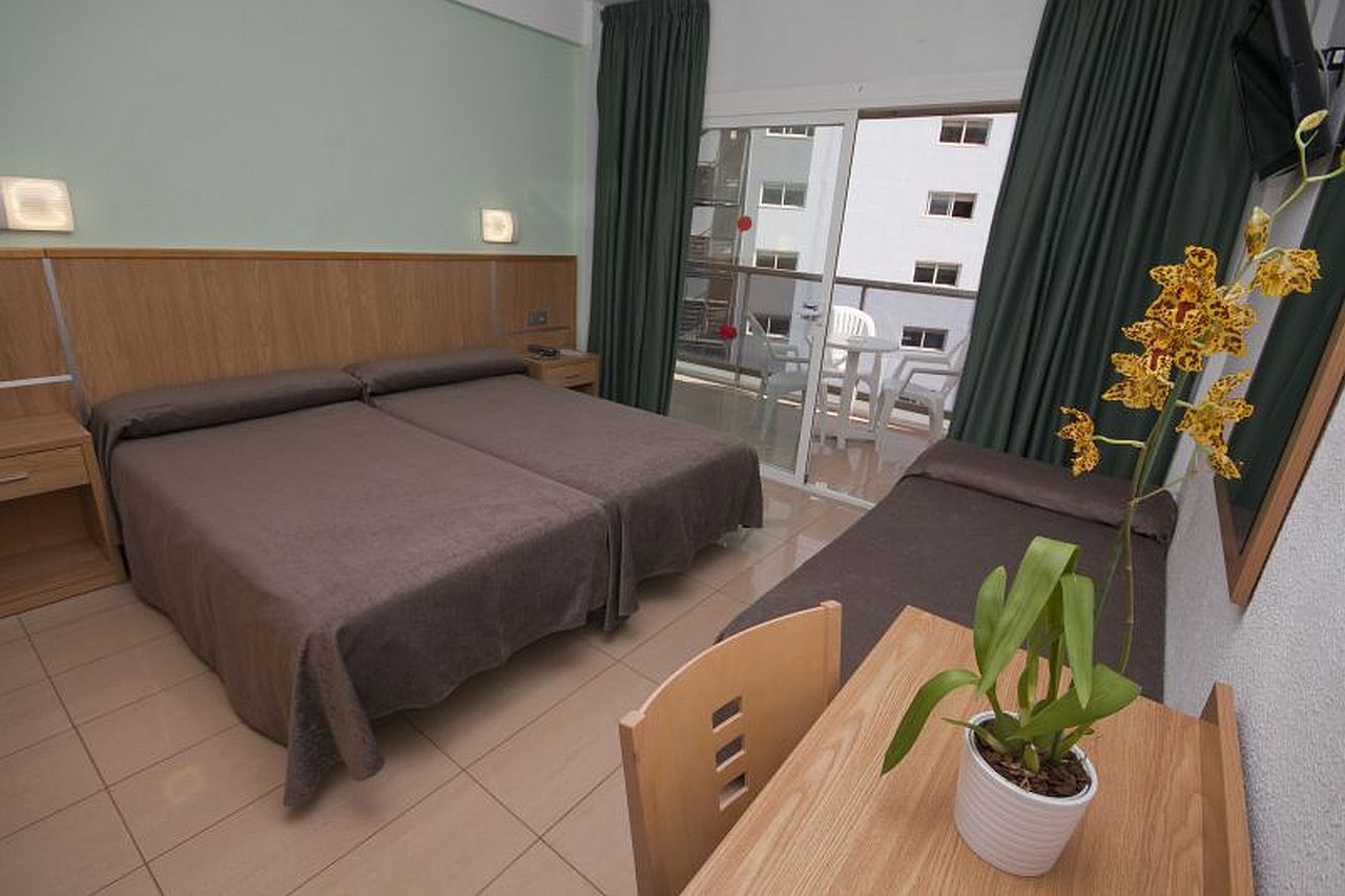 Hotel Perla Бенидорм Екстериор снимка