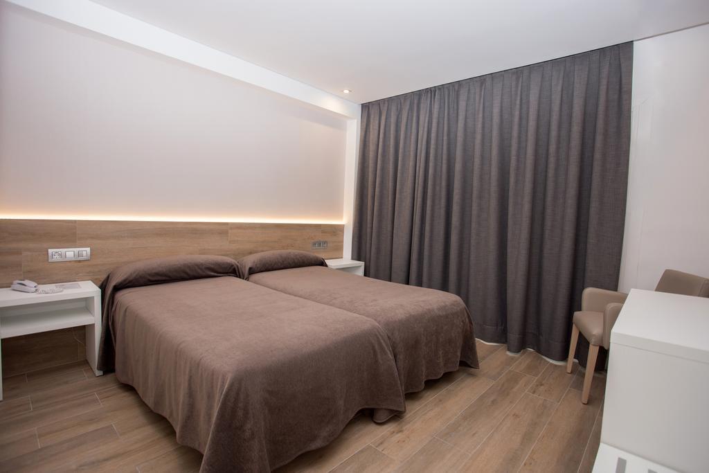 Hotel Perla Бенидорм Екстериор снимка