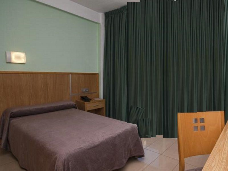 Hotel Perla Бенидорм Екстериор снимка